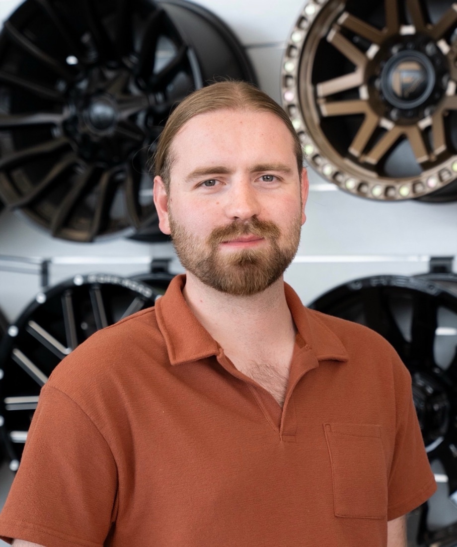 Ethan Bardsley, concierge at D&E Auto